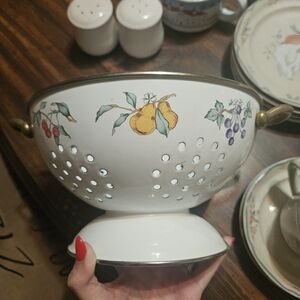 Fruit Design Metal Colander